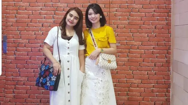 Tampil Simpel Pakai Kaus Polos Saat Temani Jan Ethes, Selvi Ananda Pakai Tas Seharga Ratusan Juta Rupiah