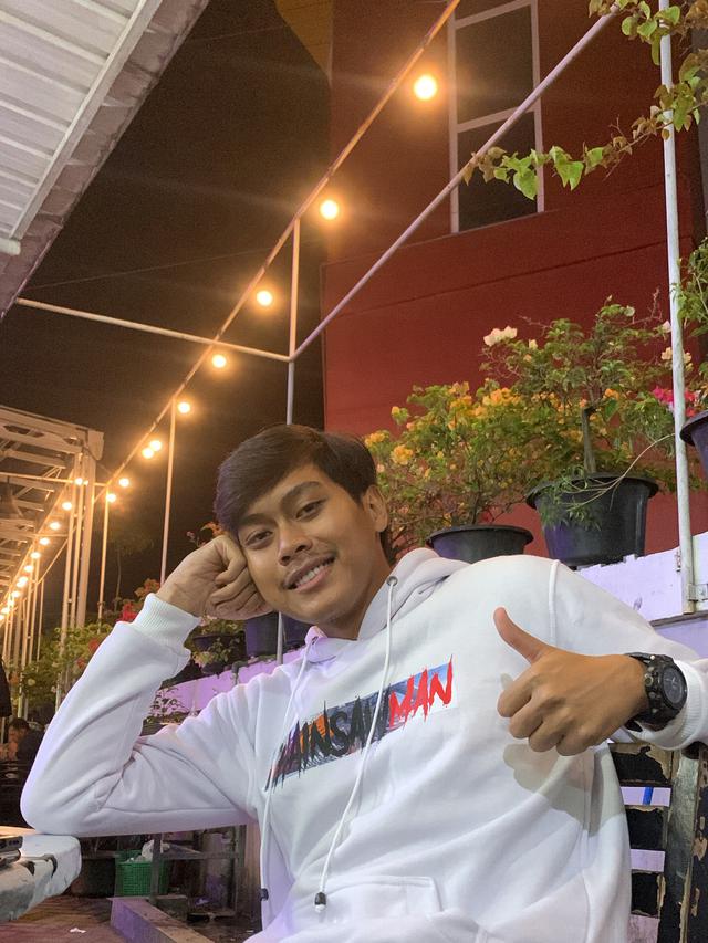 Sementara di TikTok, ia punya 1,2 jutaan pengikut dan hingga kini mendulang lebih dari 68 juta likes.