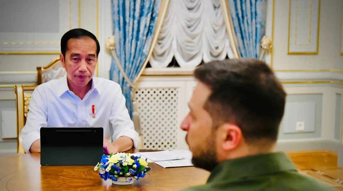 Jokowi Bertemu Presiden Zelensky di KTT G7, Bahas Perang Ukraina-Rusia