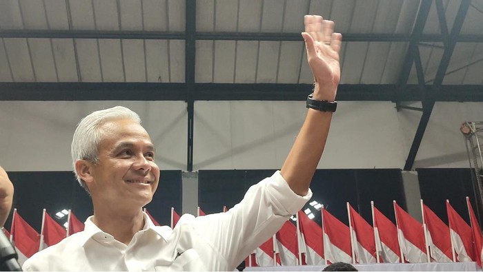 Ganjar Datang Acara Relawan Jokowi di Senayan, Diteriaki Presiden