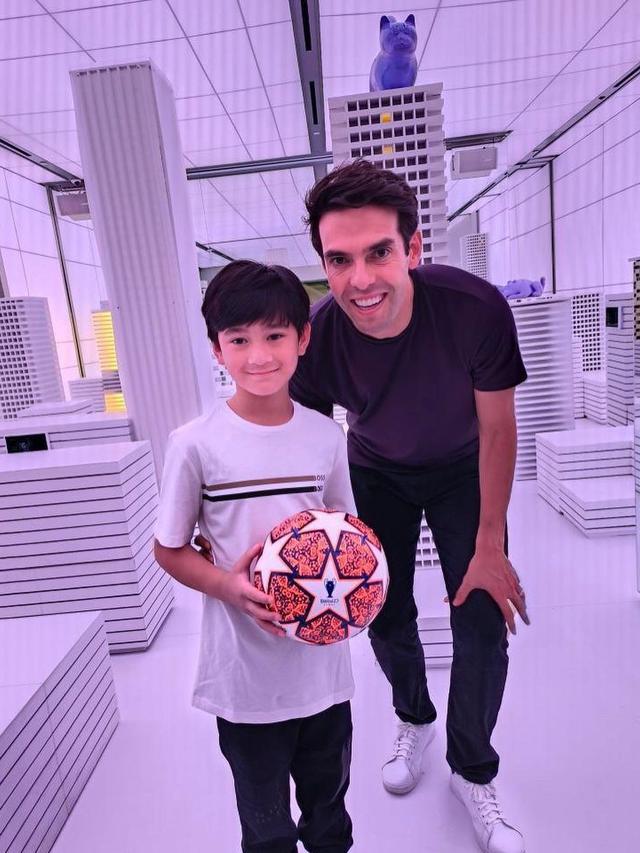 Rafathar Salim kepada Kaka dan Bikin Sang Bintang Sepak Bola Ngakak, Warganet: Kayaknya Habis Ini Ketemu Messi