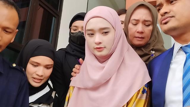 Mediasi Inara Rusli dan Virgoun Gagal, Proses Sidang Cerai Akan Berlanjut dengan Pembacaan Gugatan