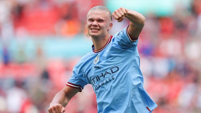Momen Haaland Malas Lihat Logo MU di Jersey Fans