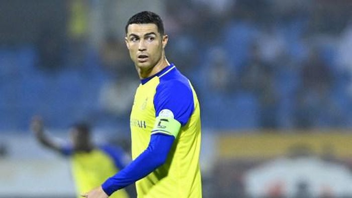 Ronaldo Tak Masuk Starting