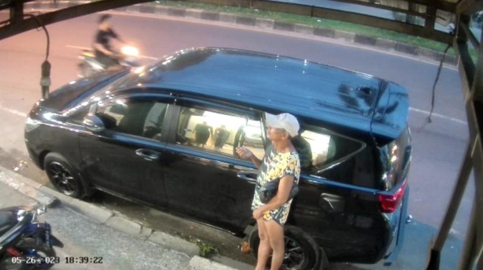 Onani Depan Toko Kebaya