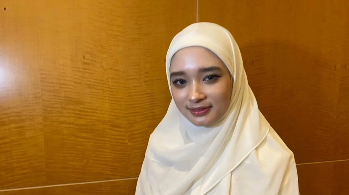 Inara Rusli Alami Kecelakaan, Diduga Gara-Gara Berkendara Sambil ‘Live’ via Zoom