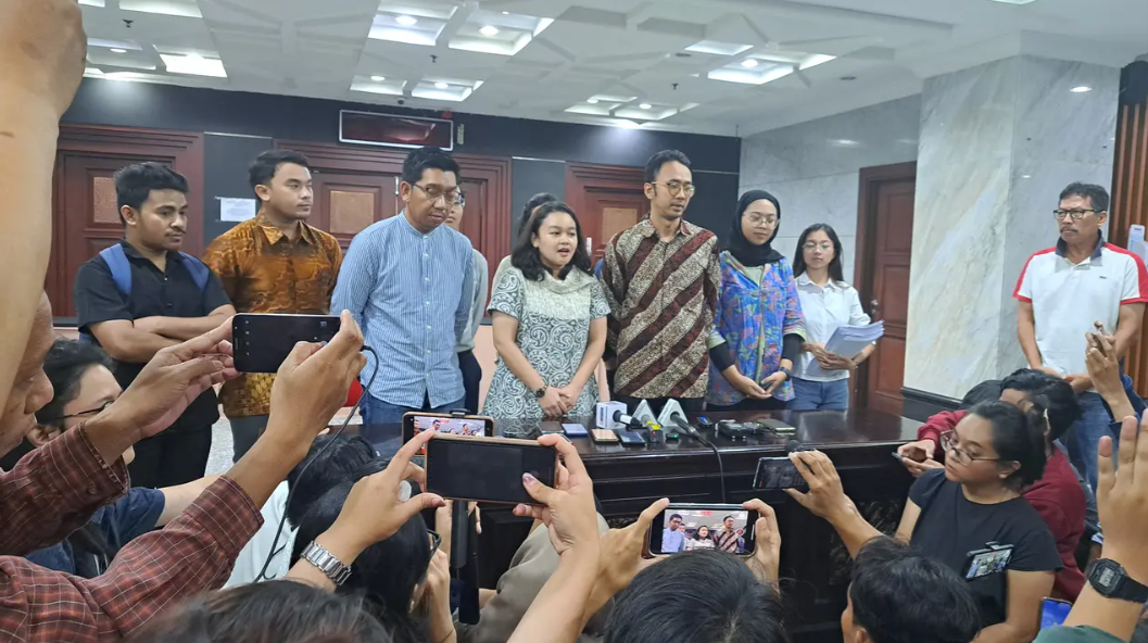16 Guru Besar dan Pengajar Hukum Laporkan Anwar Usman ke MKMK