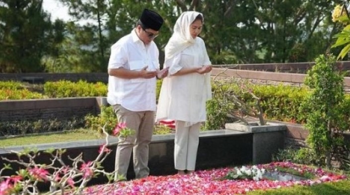 Erick Thohir Ziarah ke Makam Ayah, Tanda Gibran Cawapres Prabowo Cuma Prank?