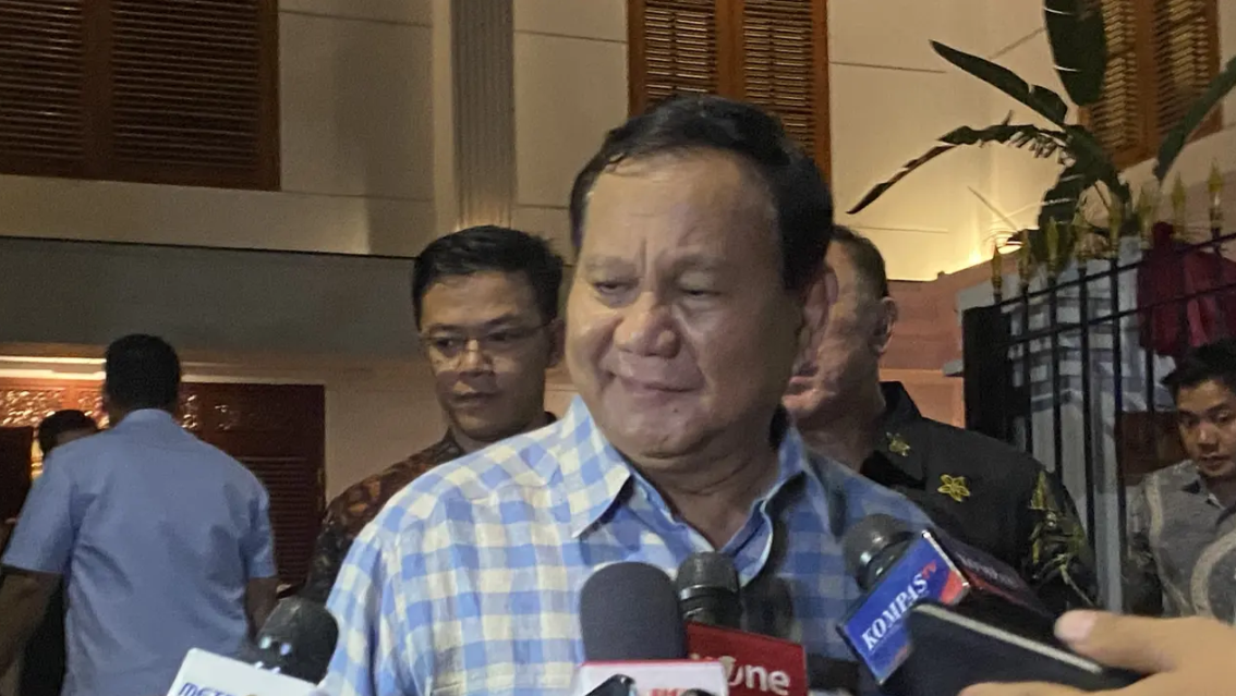 Prabowo Subianto Acungkan Jempol saat Ditanya Gibran Cawapres, Sinyal Duet