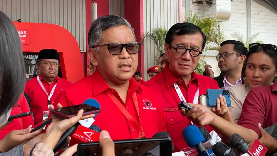 Sekjen PDIP Lempar Pujian ke Gubernur Jatim Khofifah Indar Parawansa