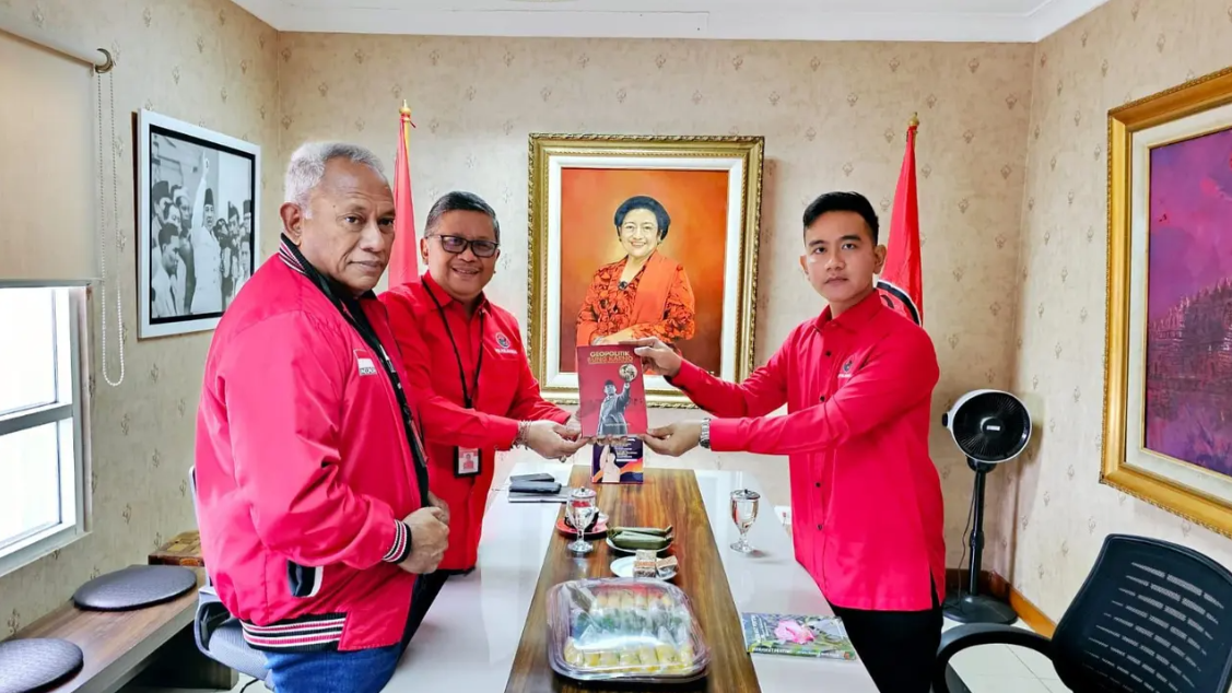Tanggapi Wacana Prabowo-Gibran, PDIP Kita Lihat 19-25 Oktober Nanti