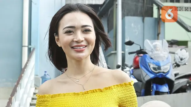 Senggol Konser Coldplay di Jakarta, Wika Salim Sempat-sempatnya Nge-prank Netizen: Dijual 10 Tiket VVIP Rp3 Juta Duduk Depan Sency