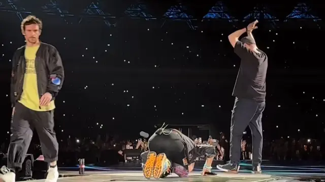 Chris Martin Sempat Sujud Syukur Saat Konser Coldplay di Jakarta, Janji Bakal Kembali ke Indonesia