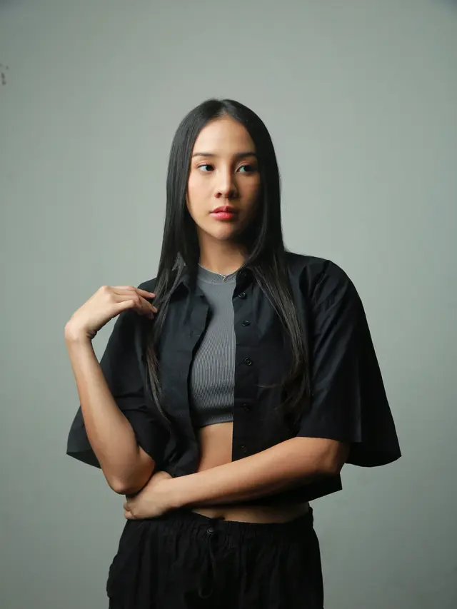 Anya Geraldine Nonton Konser Coldplay, Gandeng Cowok Brondong: Kakak Adik yang Lagi Merantau Nih
