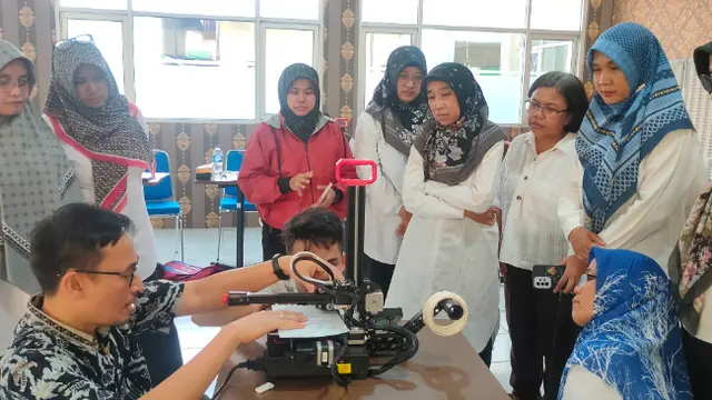 SMKN 2 Cirebon Kembangkan Bisnis Baru Usai Mendapat Printer 3D