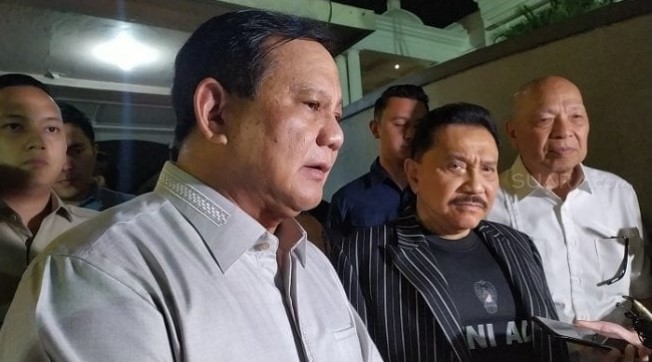 Ketum Partai Gerindra seusai bertandang ke rumah Hendropriyono