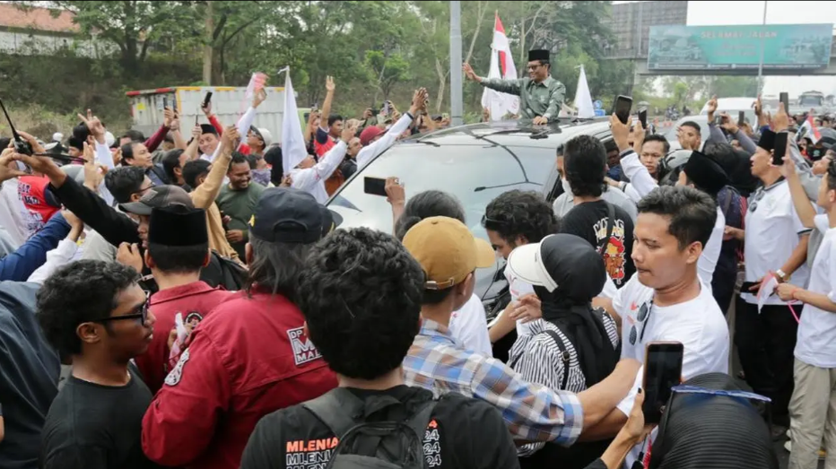 Pulang Kampung ke Madura, Mahfud Md Disambut Meriah Warga