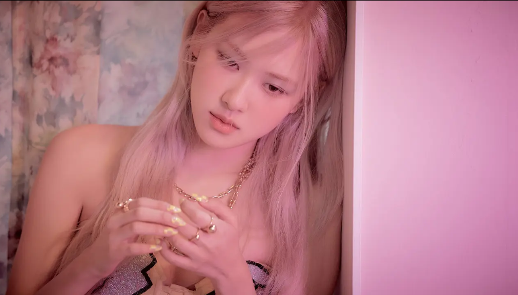 Rose BLACKPINK Bahas Kesehatan Mental di Sela KTT APEC: Aku Sering Merasa Kesepian