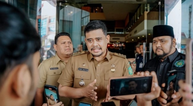 Dokter Tifa Tantang PDIP Pecat Mertua Bobby Nasution, Warganet: Beraninya Sama Menantu