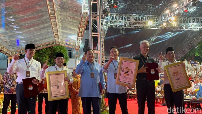 Adu Pantun Tiga capres Cak Imin, Prabowo, dan Mahfud Saat Pengundian Nomor Urut