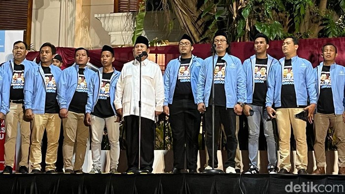 Prabowo Terharu Terima Dukungan Relawan Matahari Pagi