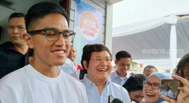 Ketua Umum Partai Solidaritas Indonesia (PSI) Kaesang Pangarep saat ditemui awak media di kawasan Latuharhary, Jakarta Pusat,