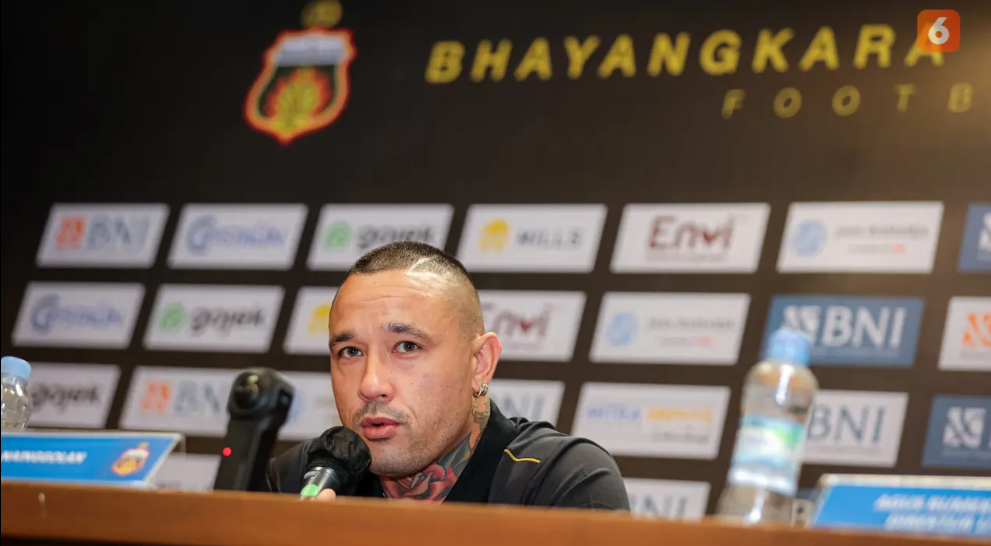 Terima Pinangan Bhayangkara FC, Radja Nainggolan Tunda Gantung Sepatu