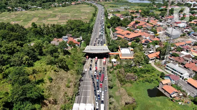 Urai Kemacetan di KM 90 Tol Merak, Polisi Arahkan Kendaraan Masuk Buffer Zone