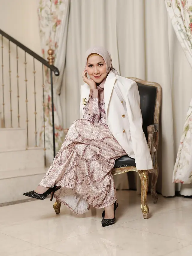 7 Potret Dapur Rumah Venna Melinda, Minimalis dan Elegan