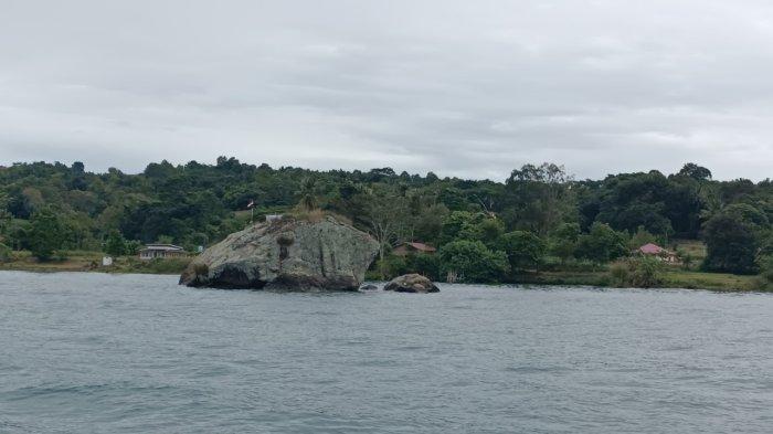 SERUNYA Berwisata ke Danau Toba, Ada Cerita Tentang Batu Guru
