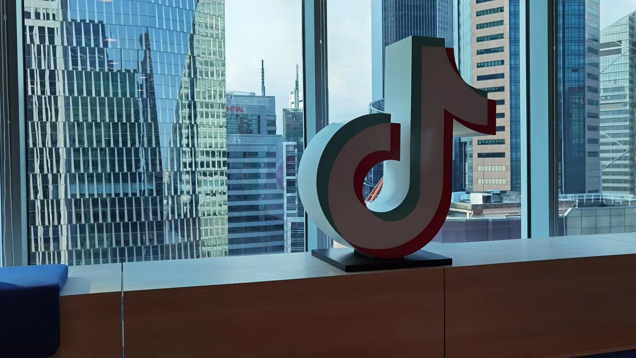 TikTok Luncurkan AI Alive