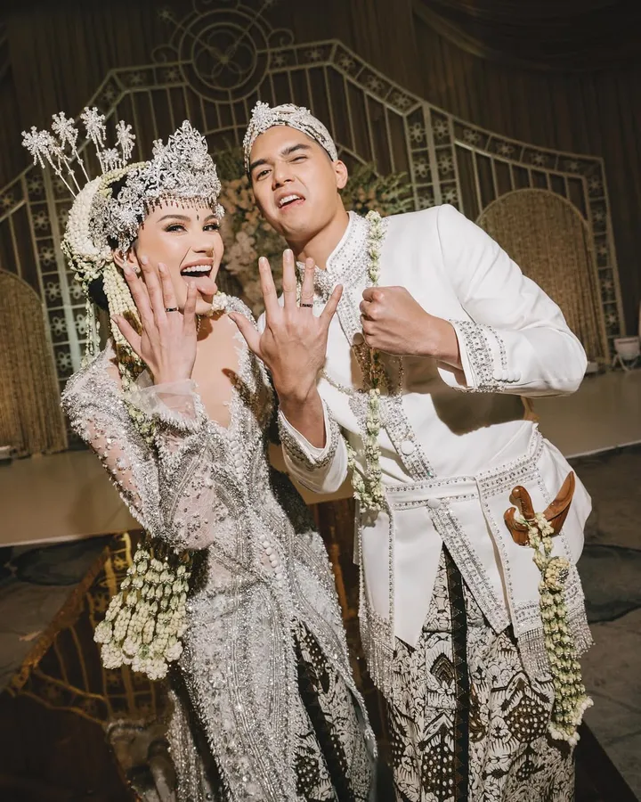 Cantiknya Alyssa Daguise Kenakan Kebaya Sunda Modern, Manglingi Banget di Hari Pernikahan dengan Al Ghazali!