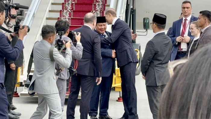 Tiba di Rusia, Prabowo Disambut Wakil PM Denis Manturov