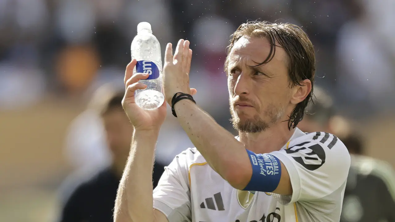 Luka Modric Resmi Gabung AC Milan