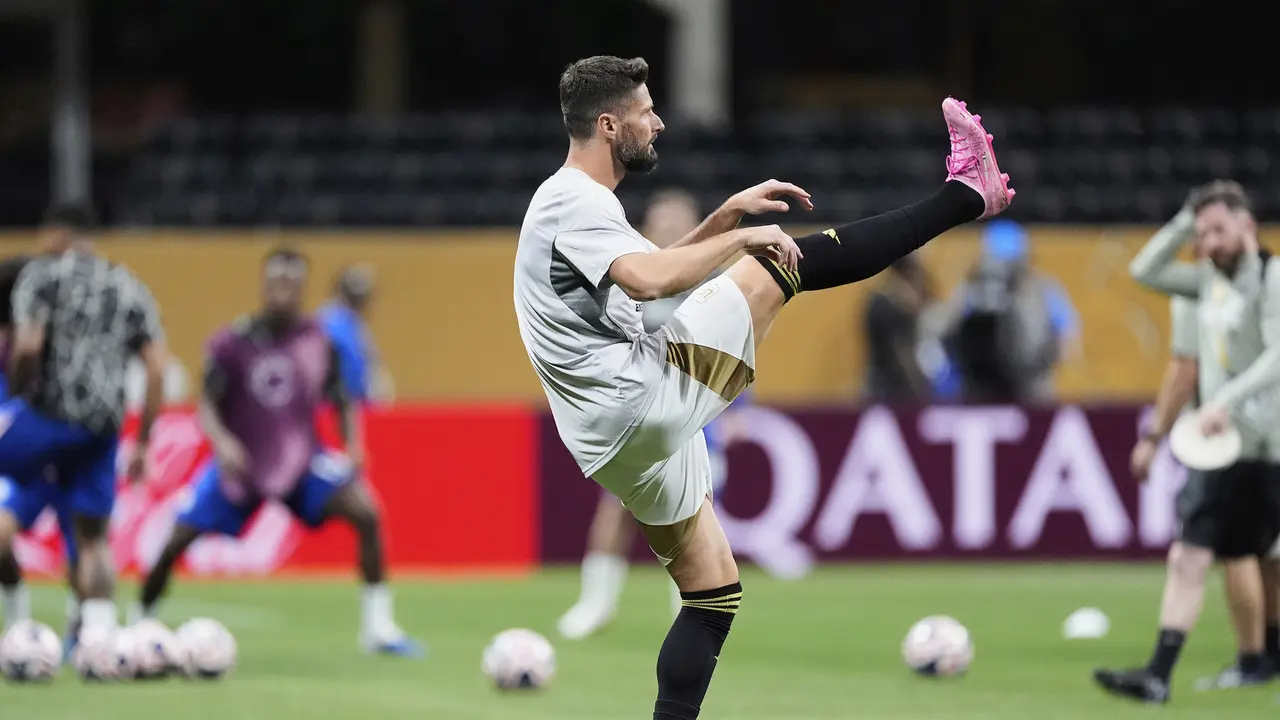 Olivier Giroud Pulang ke Prancis